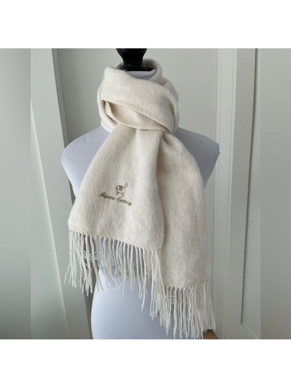 ALPACA CAMARGO Winter Scarf Alpaca Blend Fuzzy Soft Fringe Made Peru Neutral
